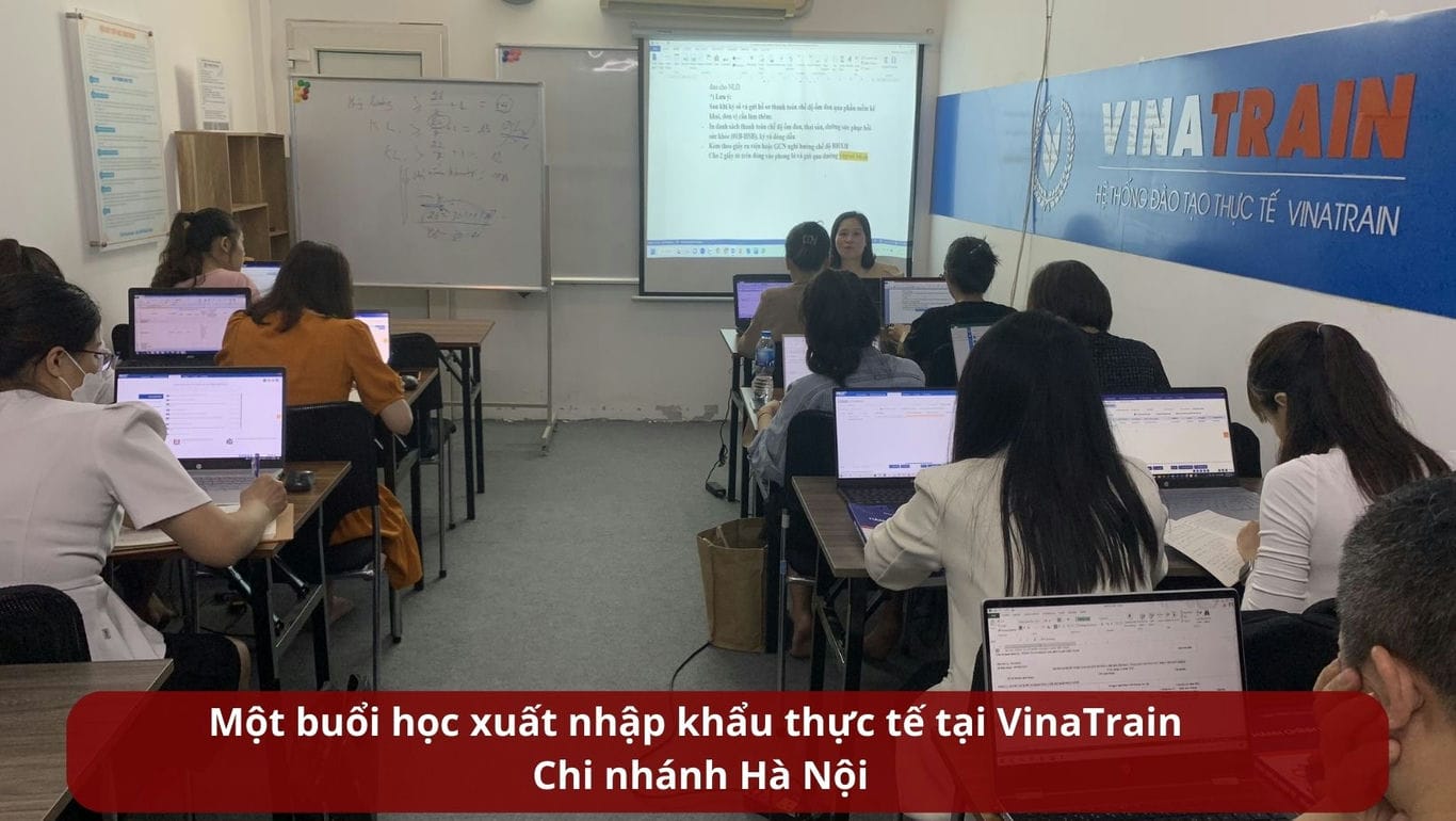 Hình ảnh đào tạo khóa học xuất nhập khẩu thực tế tại VinaTrain chi nhánh Hà Nội 